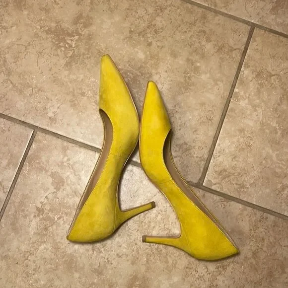 Yellow suede shoes - Picture 2 of 4